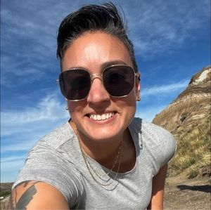 Meet your Posher, Nadia